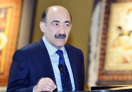 Nazir Əbülfəs Qarayev mədəniyyət və turizm sahələrində çalışan xanımları təbrik edib
