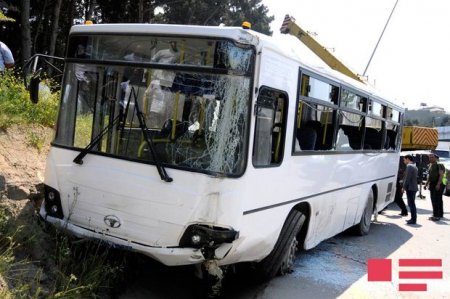 Bakının mərkəzində sərnişin avtobusu dəhşətli qəza törətdi: Ölən var