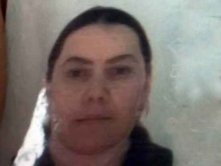 Əlində kəsilmiş uşaq başı tutan hicablı qadın saxlanıldı