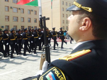 Boyu 175 santimetrdən yuxarı olan gənclər üçün İŞ İMKANI