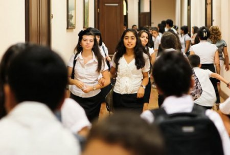 Orta məktəb direktorları və müavinlərinin fəaliyyəti stimullaşdırılacaq