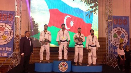 Şirinli Argentinada himnimizi səsləndirdi
