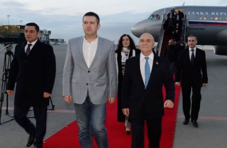 Yan Hameçk Bakıya gəlib