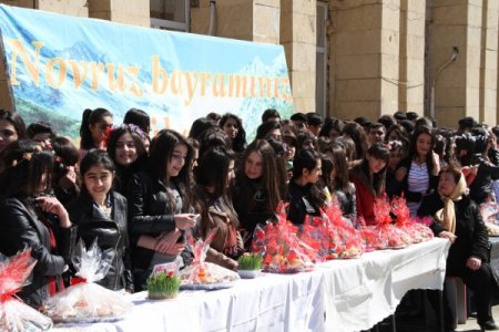 Mingəçevir Turizm Kollecində Novruz bayramı münasibətilə şənlik təşkil olunub