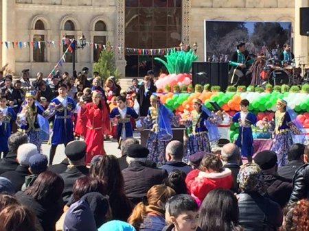 Salyan şəhər Heydər Əliyev parkında Novruzun gəlişinə həsr olunmuş ümumrayon bayram tədbiri keçirilib