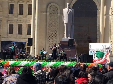 Salyan şəhər Heydər Əliyev parkında Novruzun gəlişinə həsr olunmuş ümumrayon bayram tədbiri keçirilib