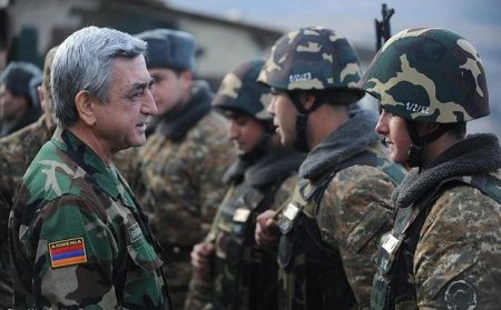 Sarkisyanın qovduğu general kimdir?