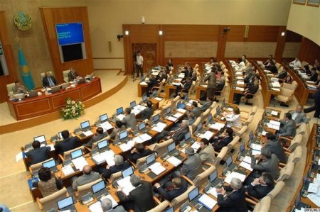 Azərbaycanlı Qazaxıstanda deputat seçildi