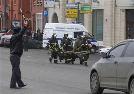 Moskvada ard-arda partlayışlar, 20 qaraj yanır...