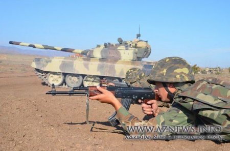 Könüllülər cəbhə xəttindən geri qaytarılırlar