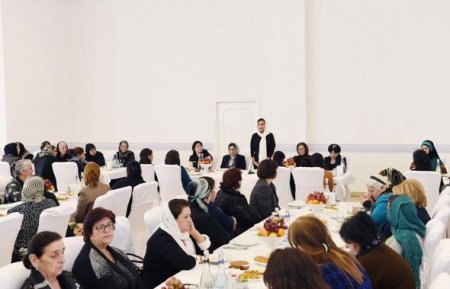 Mehriban Əliyeva şəhid anaları ilə görüşdə