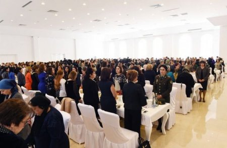 Mehriban Əliyeva şəhid anaları ilə görüşdə
