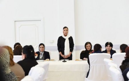 Mehriban Əliyeva şəhid anaları ilə görüşdə