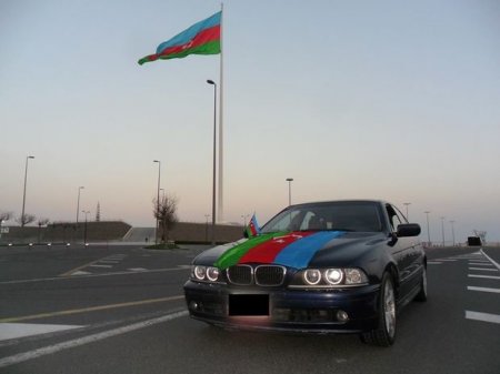 Bakıda avtomobillərin izdihamlı bayraq yürüşü