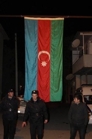 Sumqayıtda gənclərdən şəhidin ailəsinə dəstək
