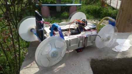 Qubalı ixtiraçı maşınını telefon ilə uzaqdan işə salır