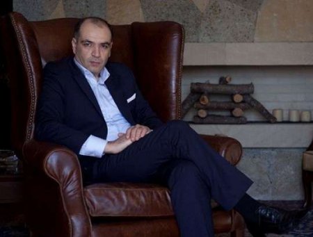 Azərbaycanlı biznesmen erməni əsgərlərə pul təklif etdi: Əsgərə 10 000, zabitə 15 000