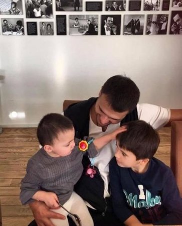 Emin Leyla Əliyevanın övladlığa götürdüyü qızı ilə