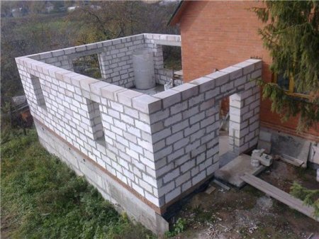 Bakıda qanunsuz tikinti işləri dayandırılıb