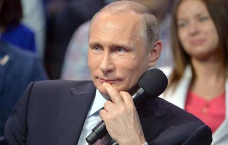 Putinin barmağında üzük peyda oldu