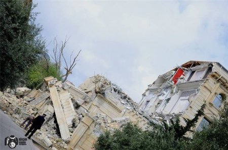 Bakıda məşhur otel belə sökülür