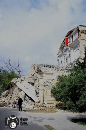 Bakıda məşhur otel belə sökülür