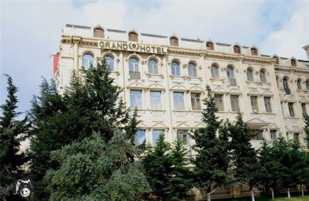 Bakıda məşhur otel belə sökülür