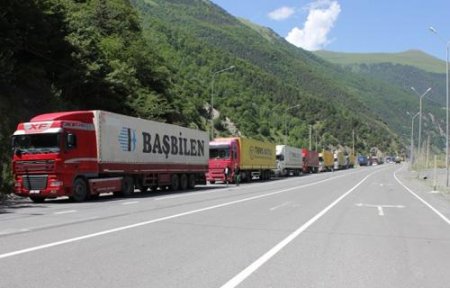 Gürcüstandakı Rusiya “barmağı” Azərbaycandan tranzit yükdaşımaları necə əngəllədi?
