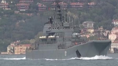 Rusiya gəmisi Türkiyə boğazından bu dəfə belə keçdi