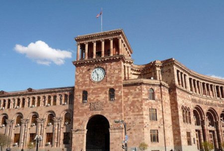 Ermənistanda təhsillə əlaqədar orduya çağırış möhləti ləğv edilir