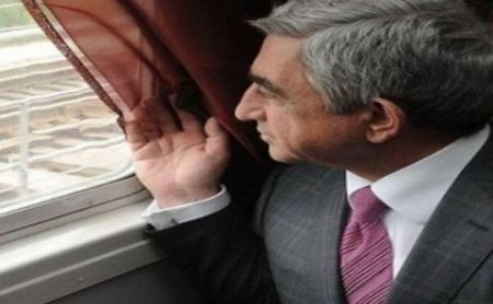 Yerevanda Sarkisyanın “bağ evinə” hücum etdilər