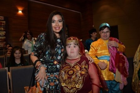 Leyla Əliyeva daun sindromlu uşaqlarla görüşdü