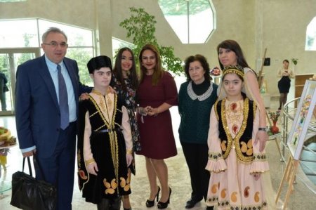 Leyla Əliyeva daun sindromlu uşaqlarla görüşdü