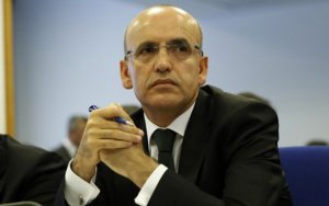 Davudoğlunun müavininin olduğu təyyarə təcili eniş etdi