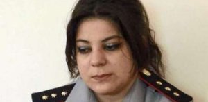 Cinayətkarlar polis zabiti geyimində
