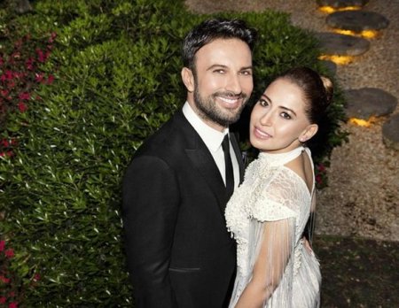 Tarkan evləndi