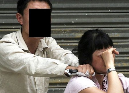 Gəncədə kişi arvadının boğazını kəsdi