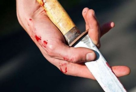 Bakıda ər özünü də, arvadını da doğradı