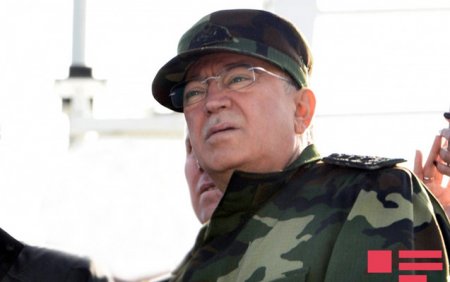 Nazir döyüşdə ayaqlarını itirən əsgərə ev verdi, işə götürdü