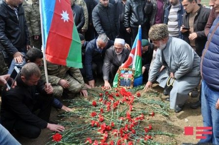 “İgidliyə görə” medal şəhidin anasına təqdim olundu