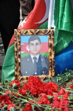 “İgidliyə görə” medal şəhidin anasına təqdim olundu