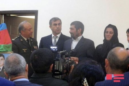 “İgidliyə görə” medal şəhidin anasına təqdim olundu