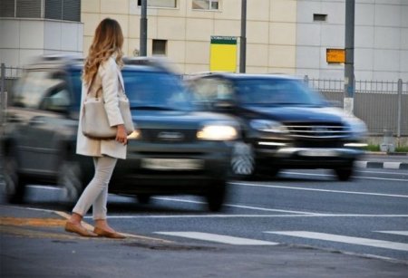 Bakıda “BMW” piyadanı vurub öldürdü