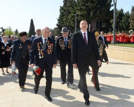 İlham Əliyev Qələbə bayramı münasibətilə keçirilən mərasimdə iştirak edib