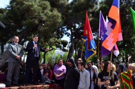 Tbilisidə “DQR”in bayraqlarını qaldırdılar