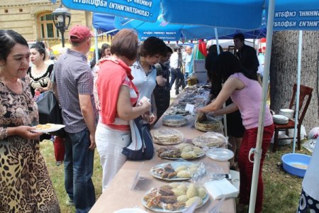 “Xalqların adət-ənənələri və milli yeməkləri” beynəlxalq xeyriyyə festivalında