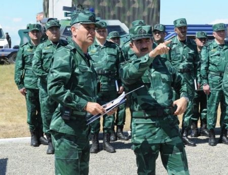 Sərhəd qoşunları düşmən hücumunun qarşısını almağı öyrənir