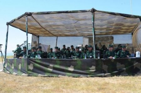 Sərhəd qoşunları düşmən hücumunun qarşısını almağı öyrənir