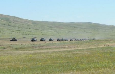 Sərhəd qoşunları düşmən hücumunun qarşısını almağı öyrənir