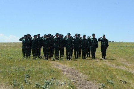 Sərhəd qoşunları düşmən hücumunun qarşısını almağı öyrənir